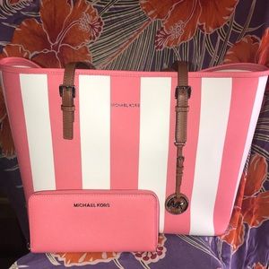 Micheal Kors. Pink and white tote